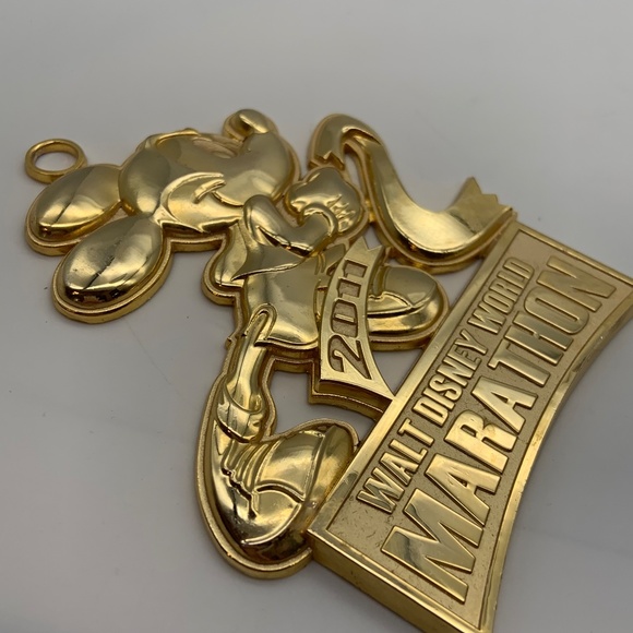 Disney Walt Disney World Marathon Mickey Mouse 2011 Gold Tone Medal - Picture 10 of 12